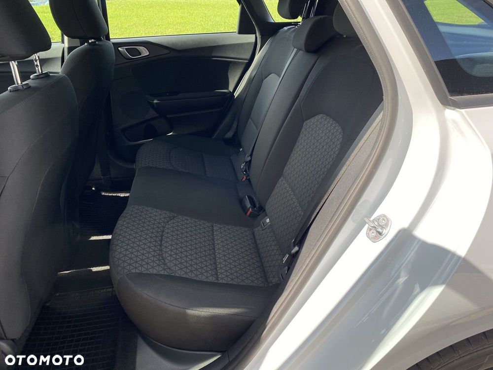 Kia Ceed - 12