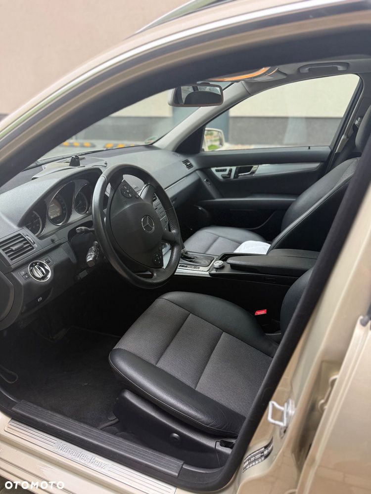 Mercedes-Benz Klasa C 250 (BlueEFFICIENCY) 7G-TRONIC Avantgarde - 10
