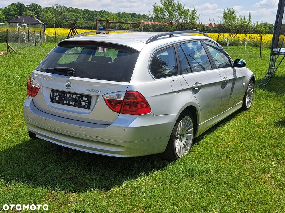BMW Seria 3 325i - 13