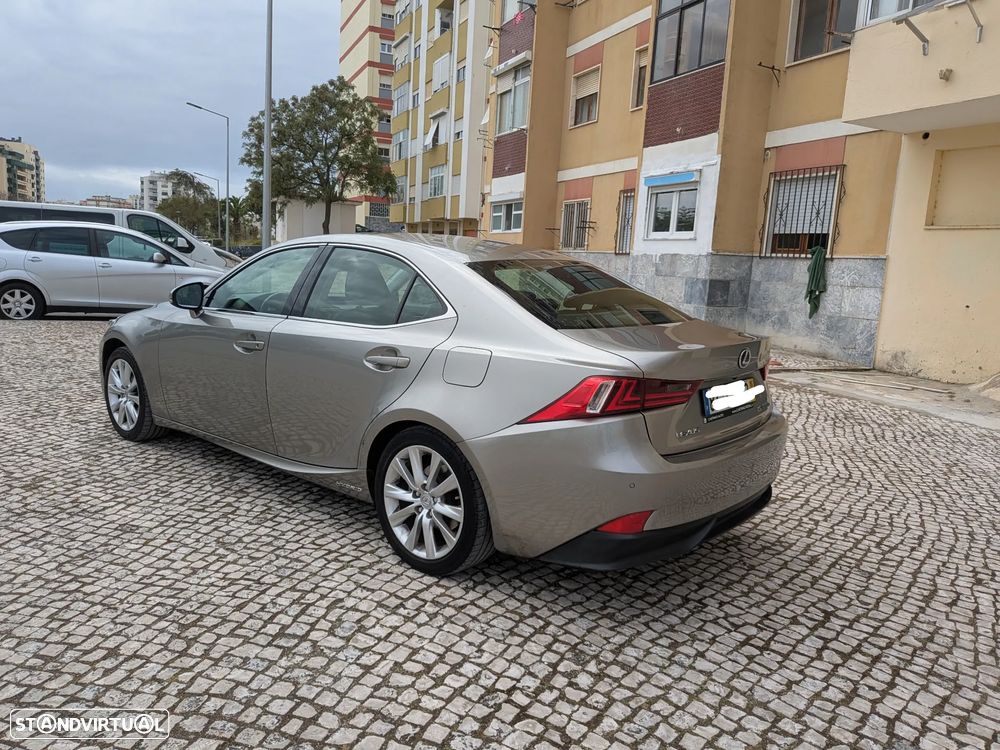 Lexus IS 300H Pack Executive - 17