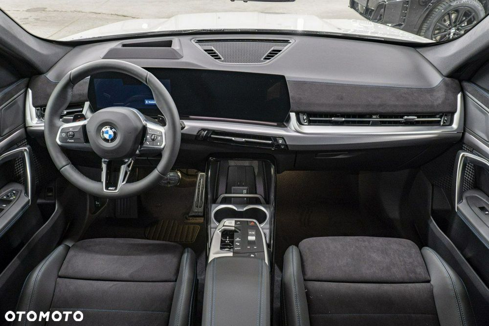 BMW X1 sDrive18i - 11