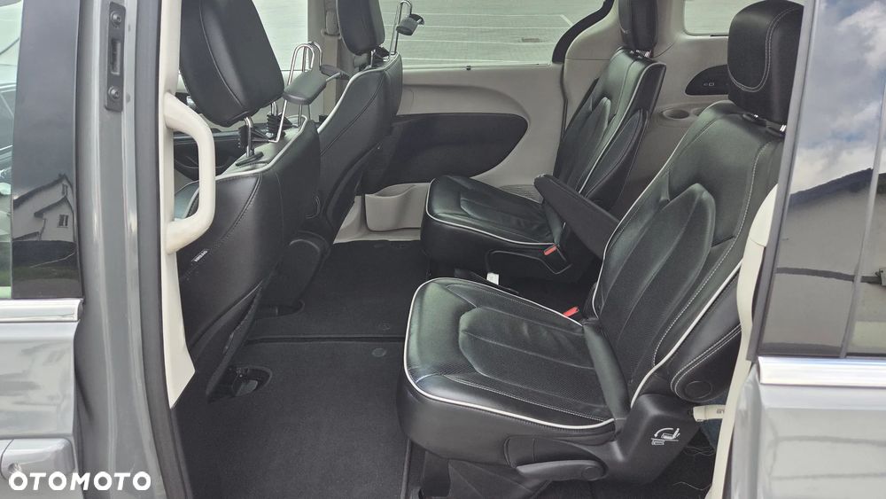 Chrysler Pacifica - 11