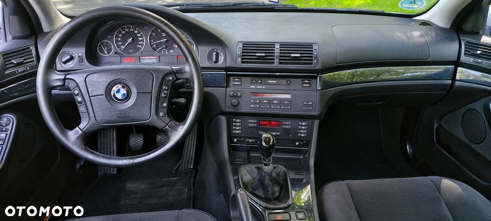 BMW Seria 5 528i - 5