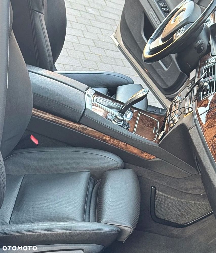 BMW Seria 7 740d xDrive - 14