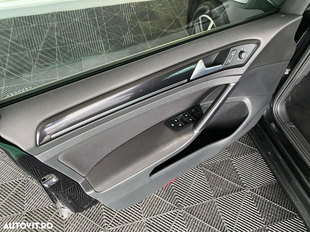 Volkswagen Golf - 28