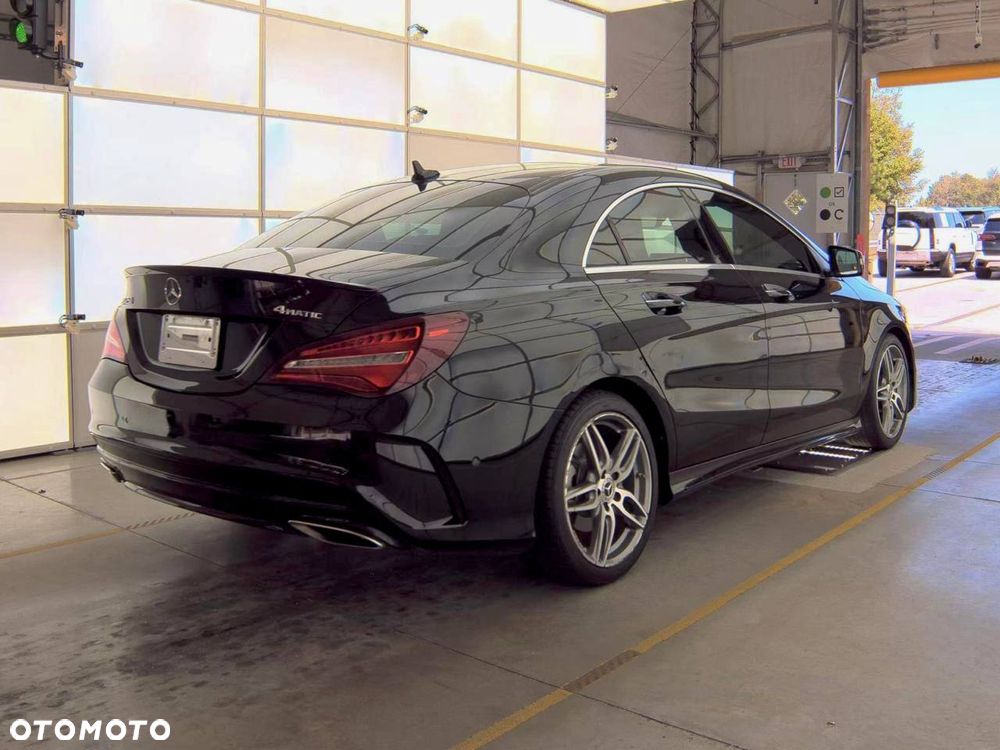 Mercedes-Benz CLA 250 4-Matic AMG Line - 3