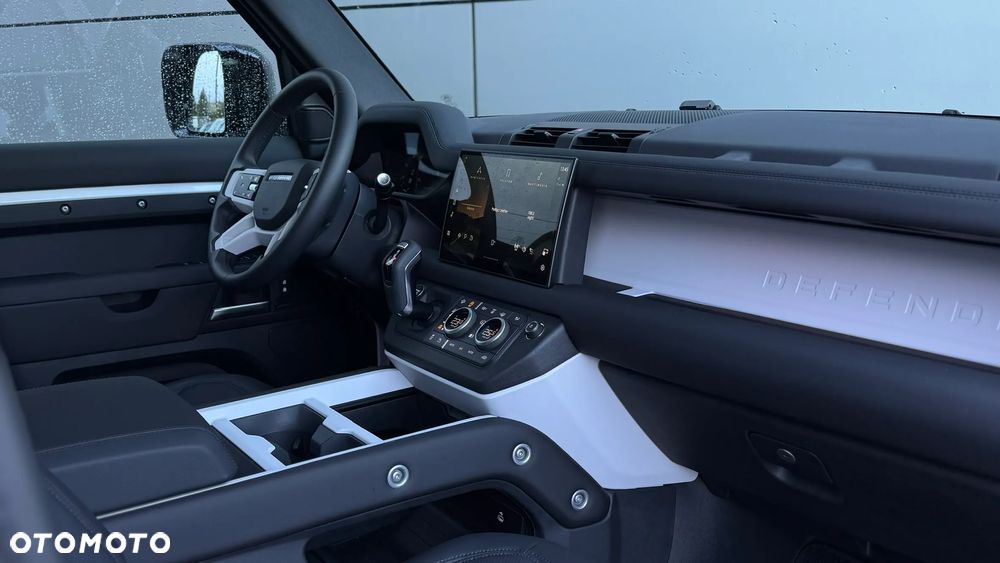 Land Rover Defender - 13