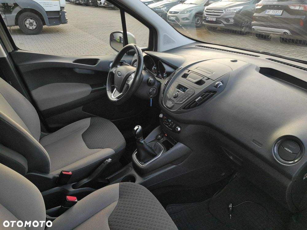 Ford Tourneo Courier 1.0 EcoBoost Titanium - 17
