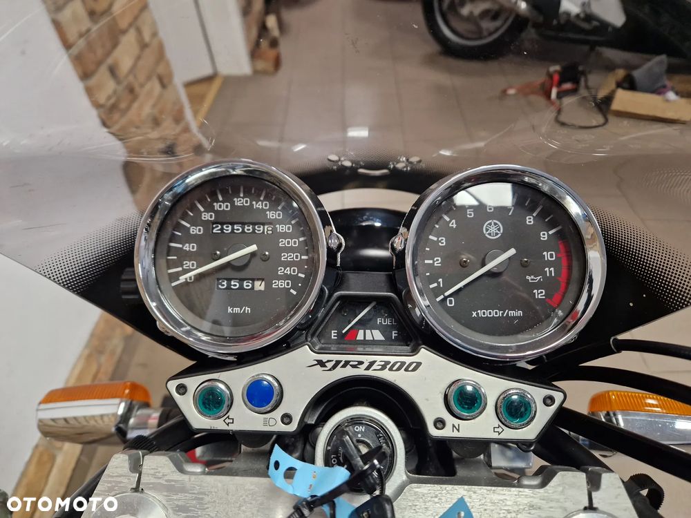Yamaha XJR - 5