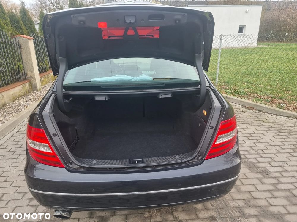 Mercedes-Benz Klasa C 200 CGI BlueEFFICIENCY Elegance - 7