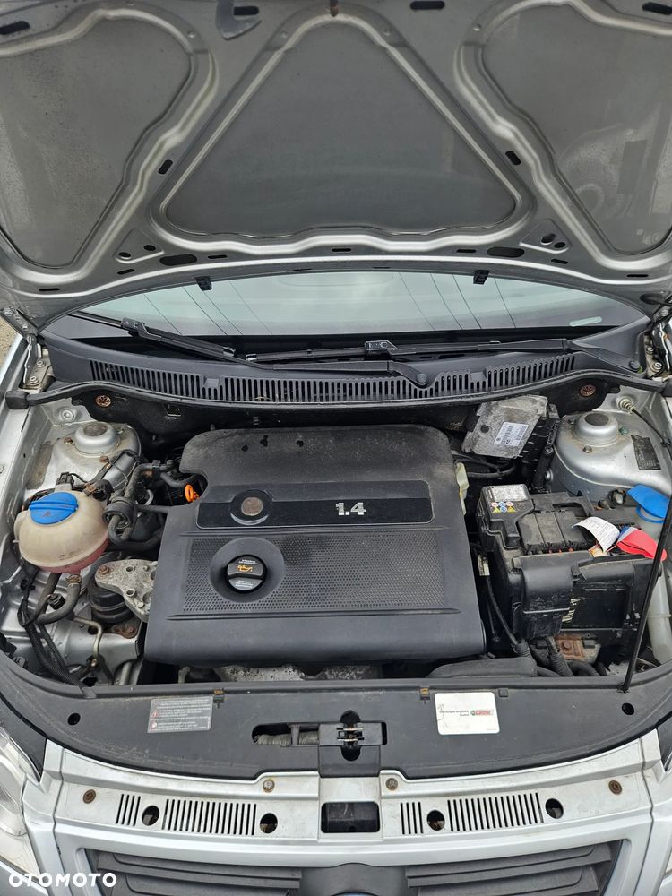 Volkswagen Polo 1.4 16V Comfortline - 14