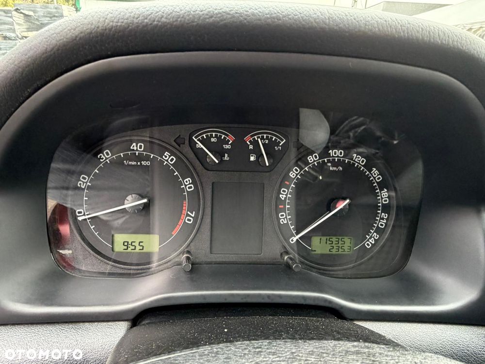 Skoda Octavia 1.6 Tour Sport - 19