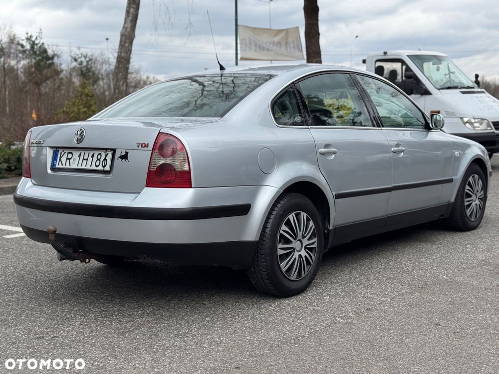 Volkswagen Passat 1.9 TDI Comfortline - 4