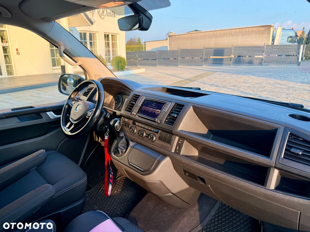 Volkswagen Multivan - 12