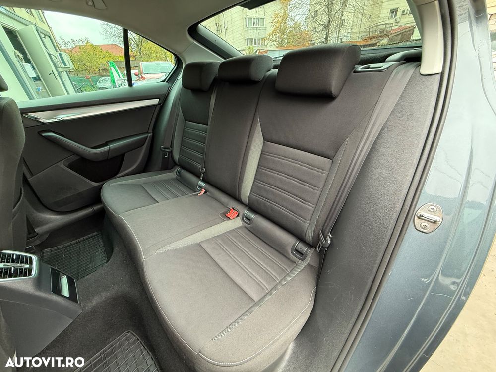 Skoda Octavia 1.6 TDI DSG Style - 11