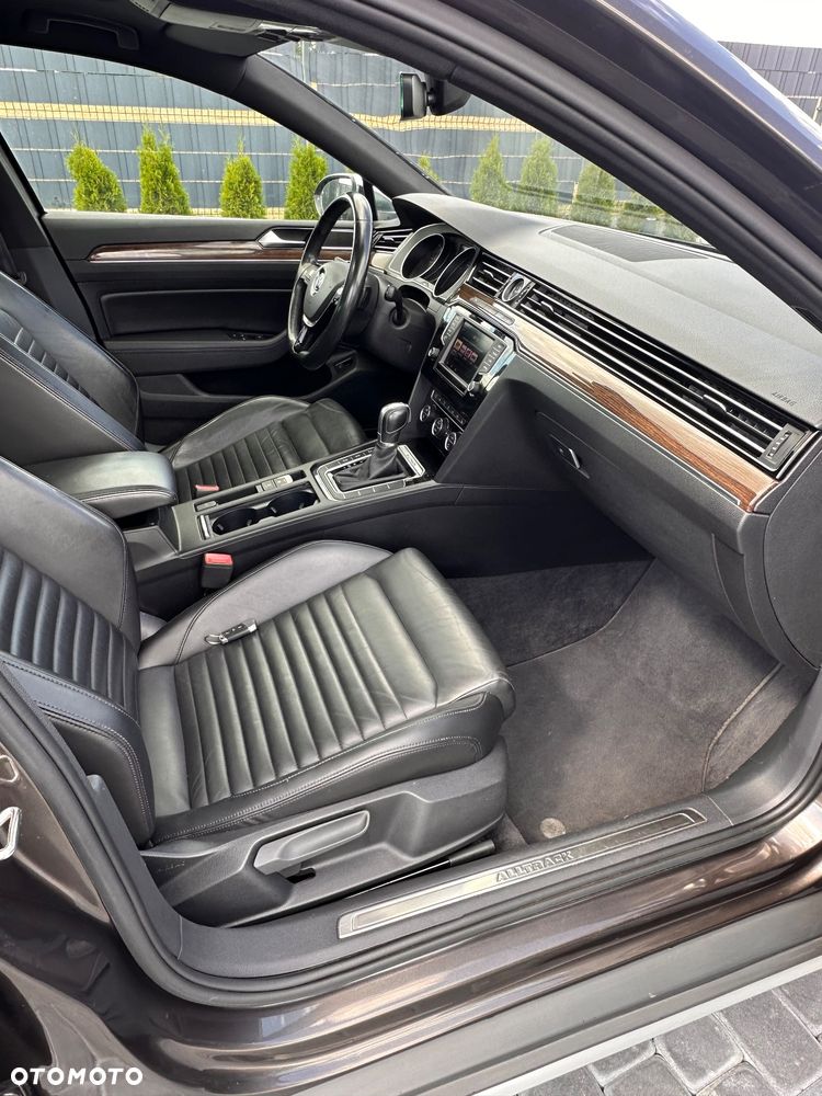 Volkswagen Passat Alltrack 2.0 TDI SCR 4Motion DSG - 25