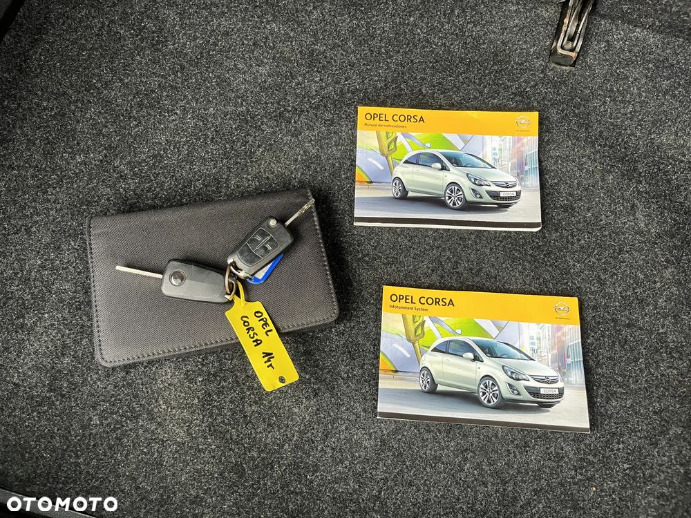 Opel Corsa 1.2 16V Cosmo - 9