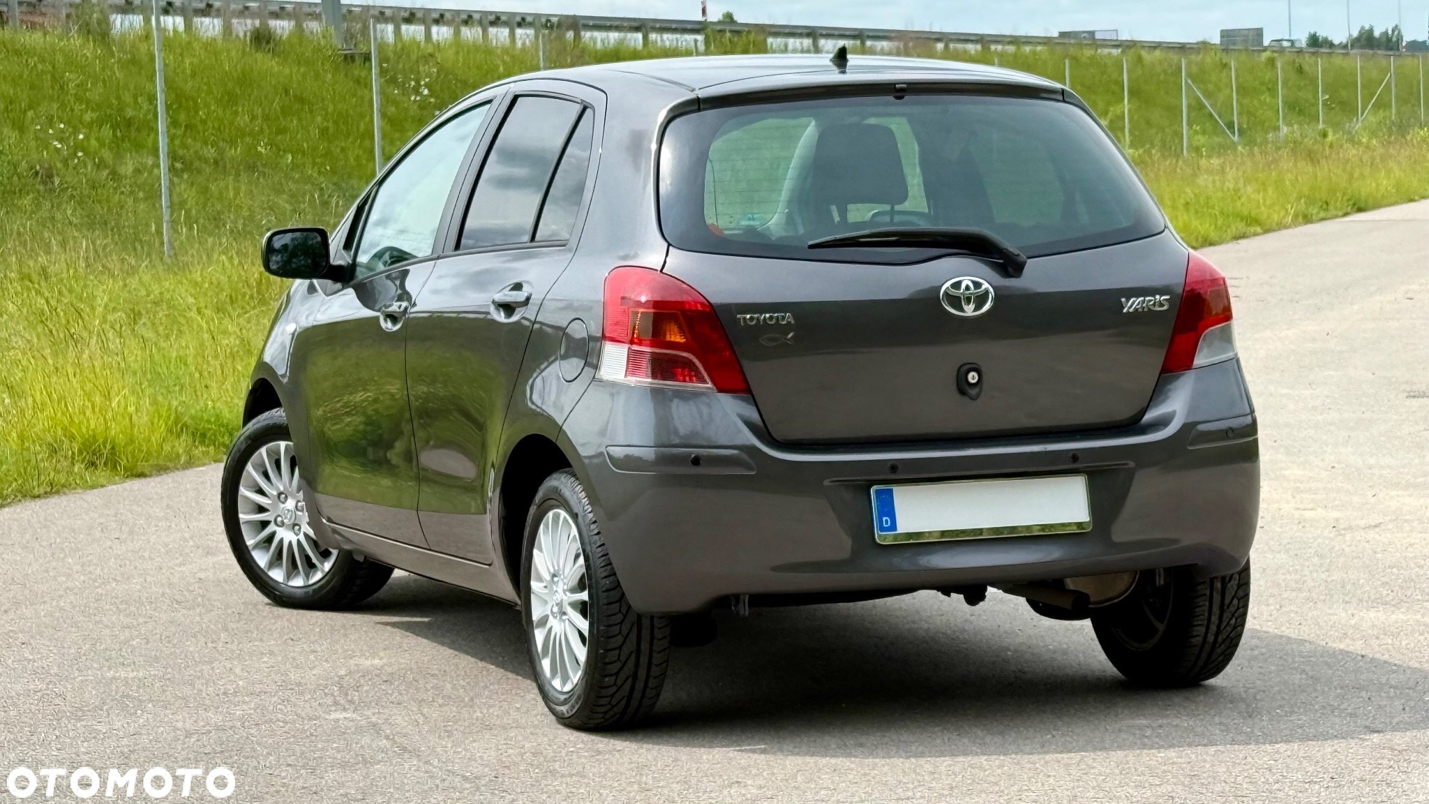 Toyota Yaris - 12