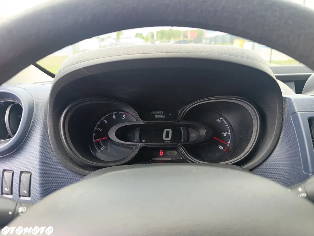Opel Vivaro - 12