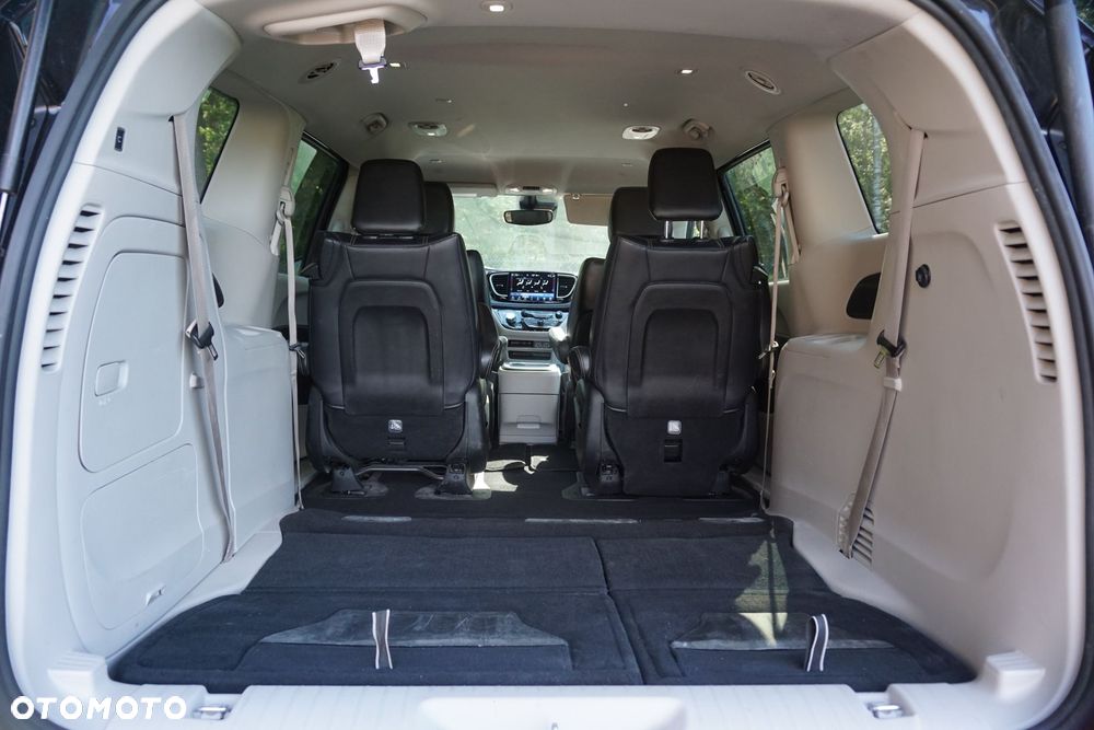 Chrysler Pacifica - 17