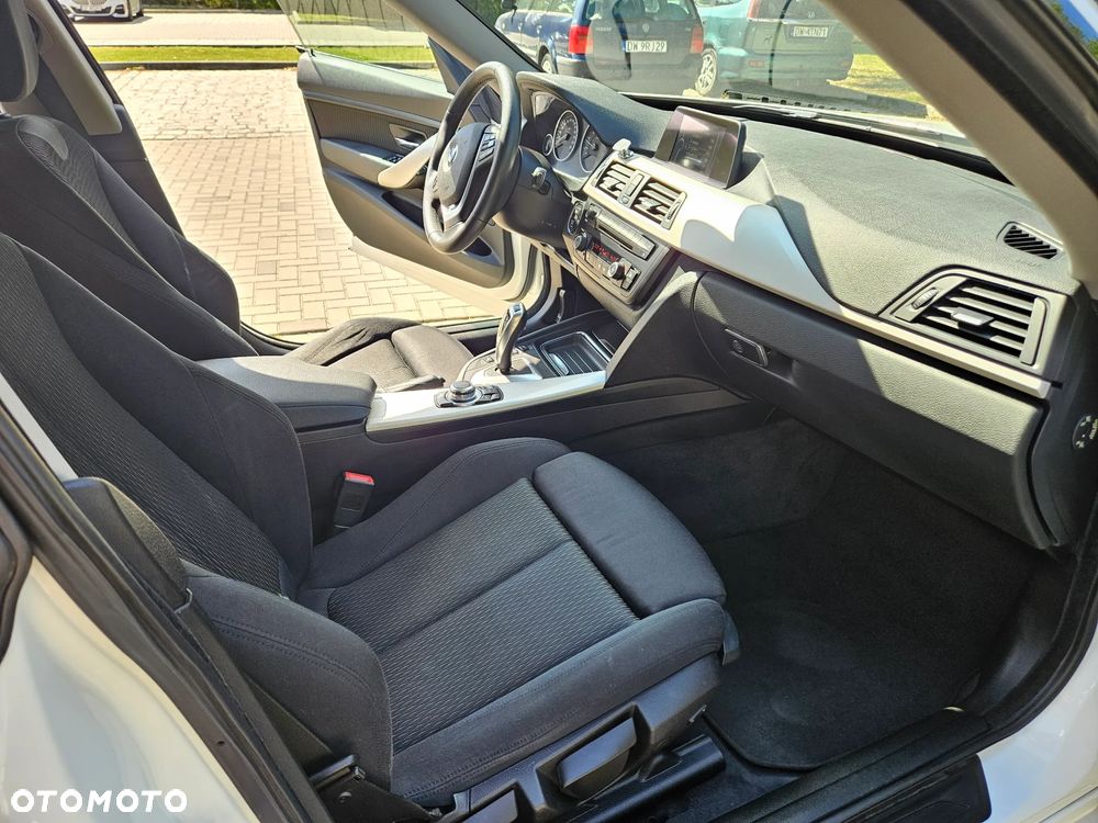 BMW 3GT 320i - 13
