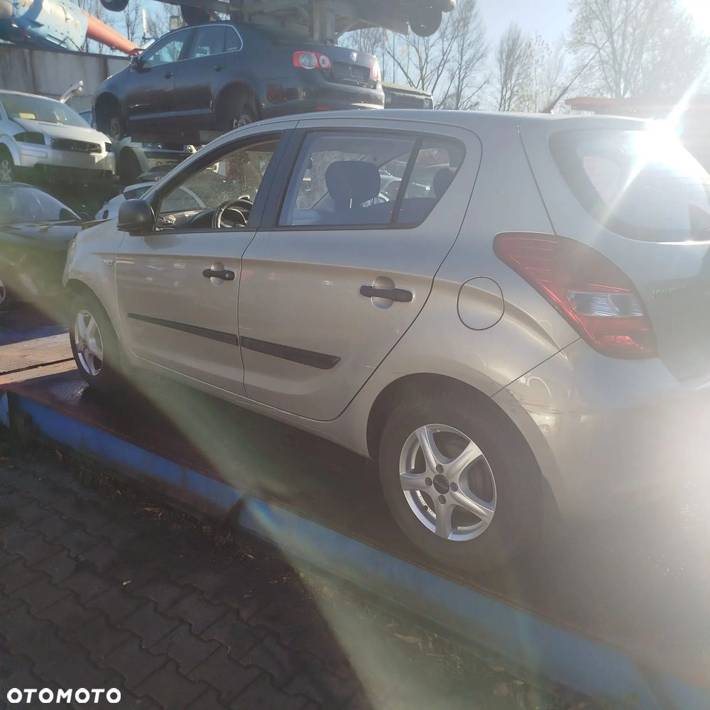 Hyundai I20  na części . - 9
