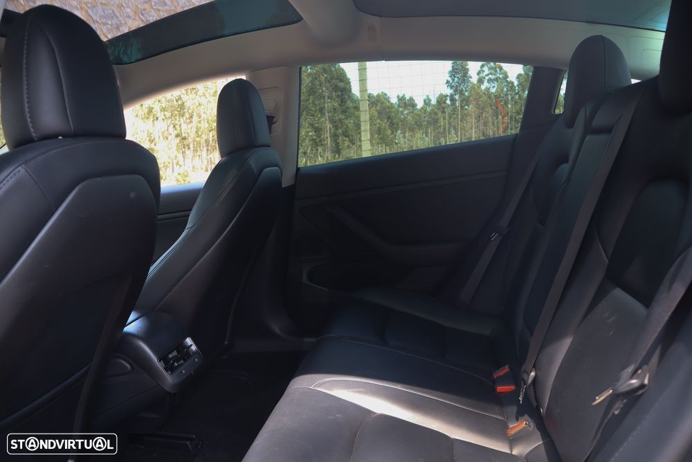 Tesla Model 3 - 8