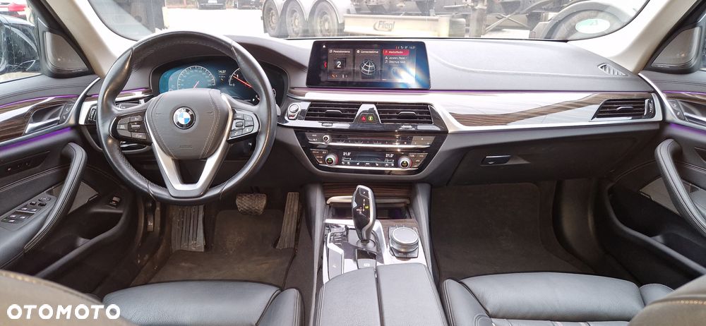 BMW Seria 5 525d Luxury Line sport - 11