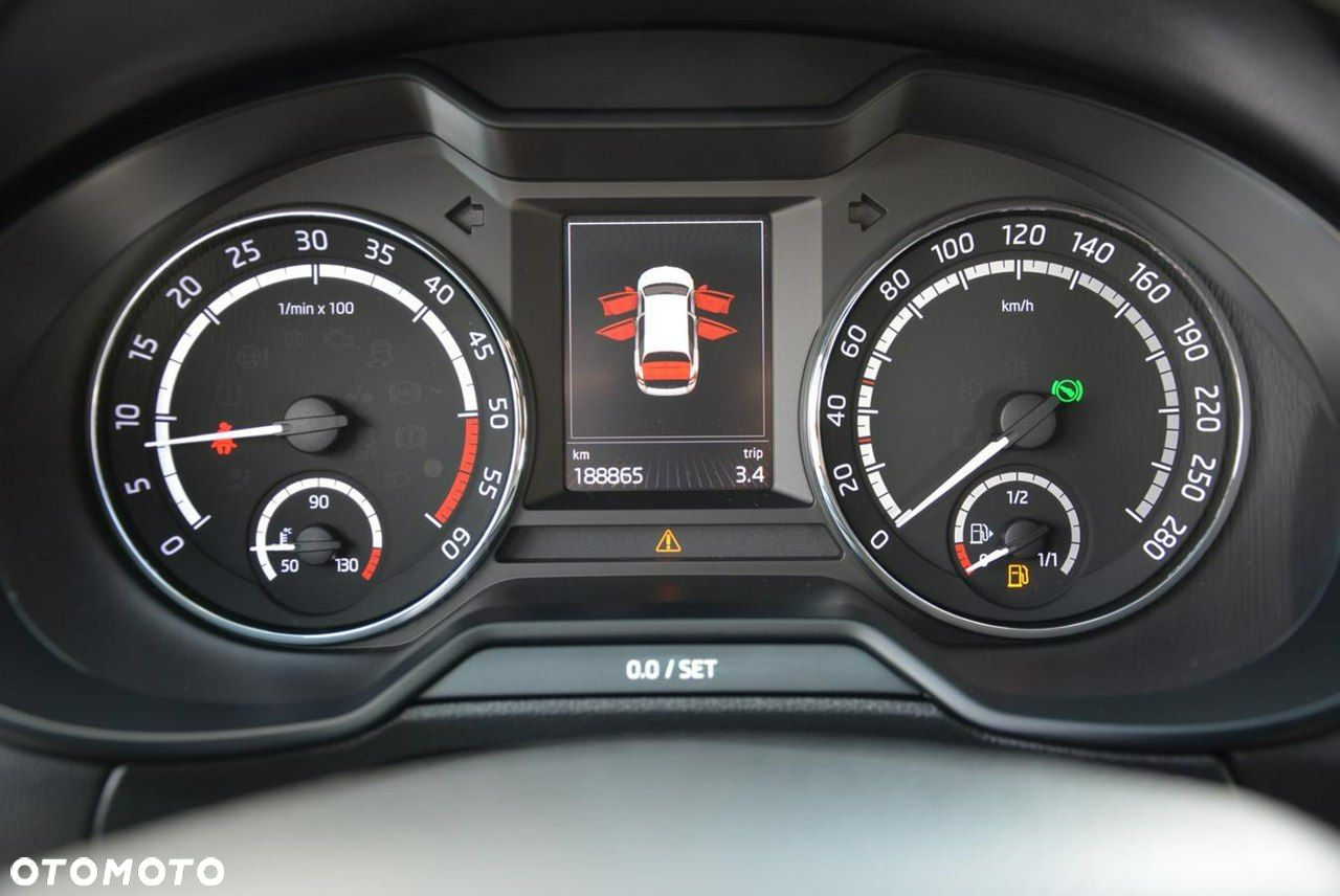 Skoda Octavia Combi 2.0 TDI DSG RS - 26