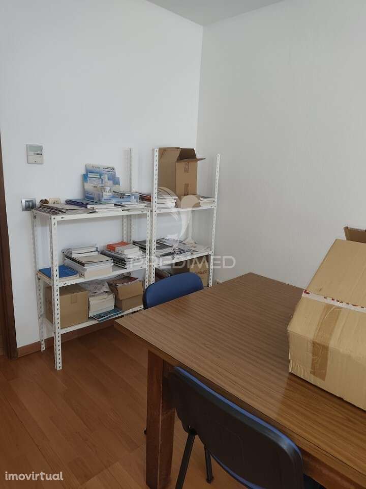 Quarteira -loja destinada a comércio e serviços - Grande imagem: 5/12