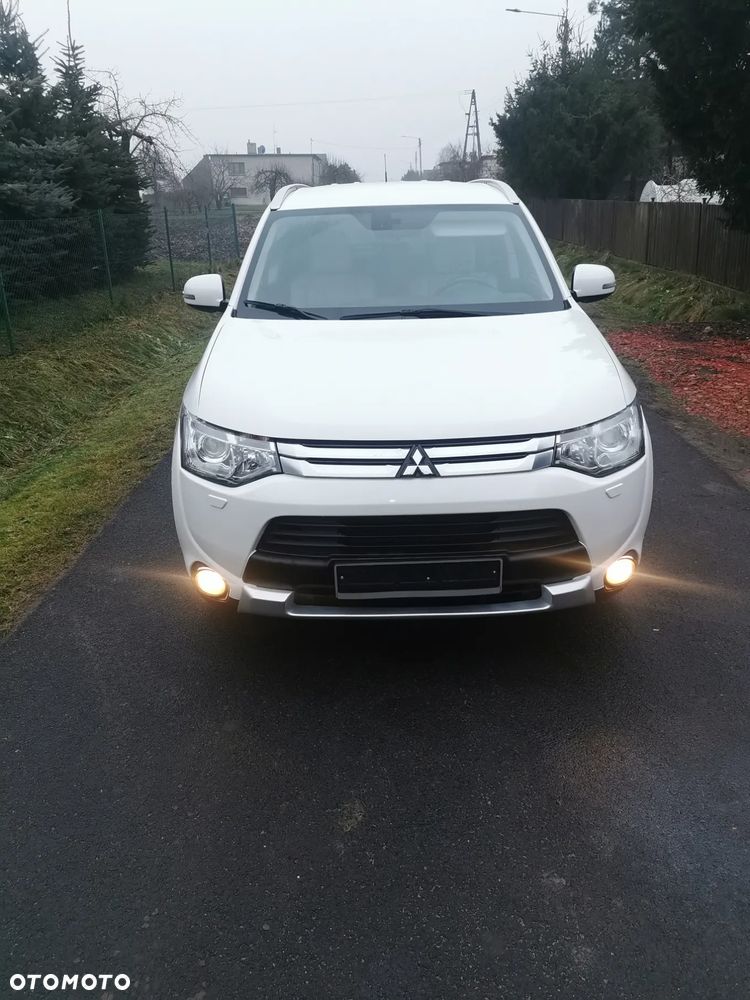 Mitsubishi Outlander 2.2 DI-D 4WD Automatik SUV-Star+ - 2
