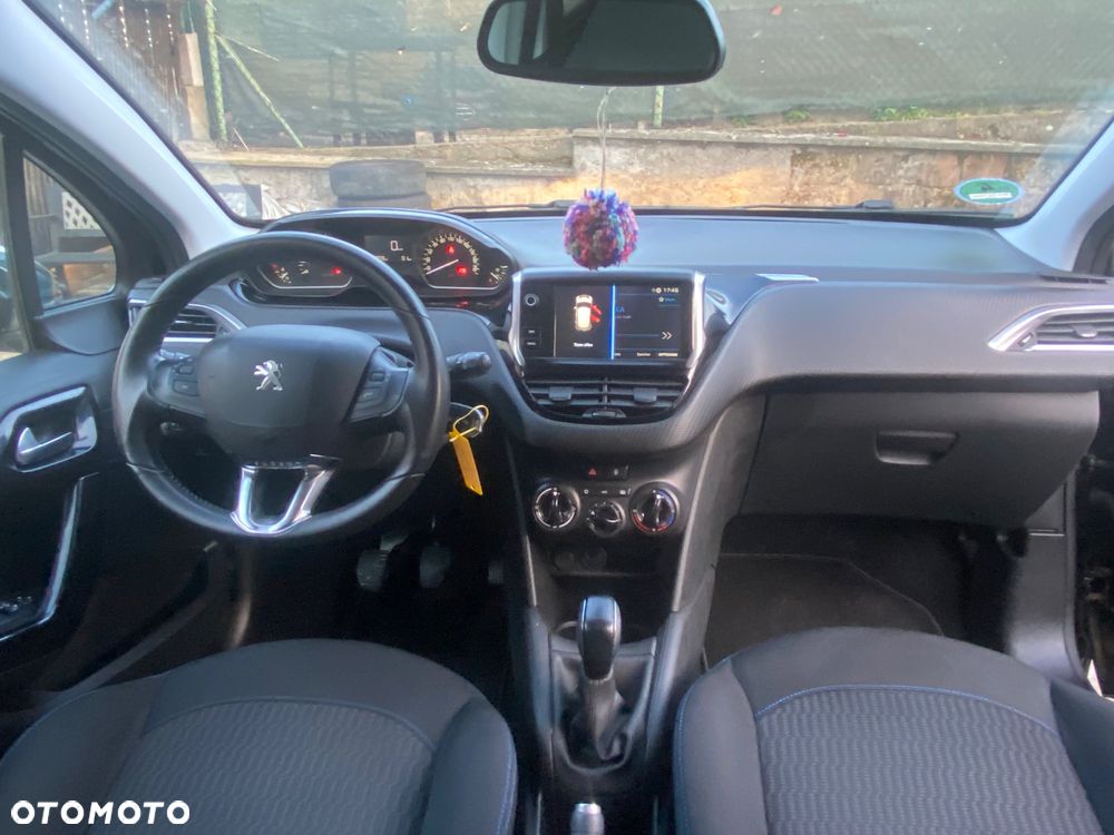 Peugeot 208 - 7