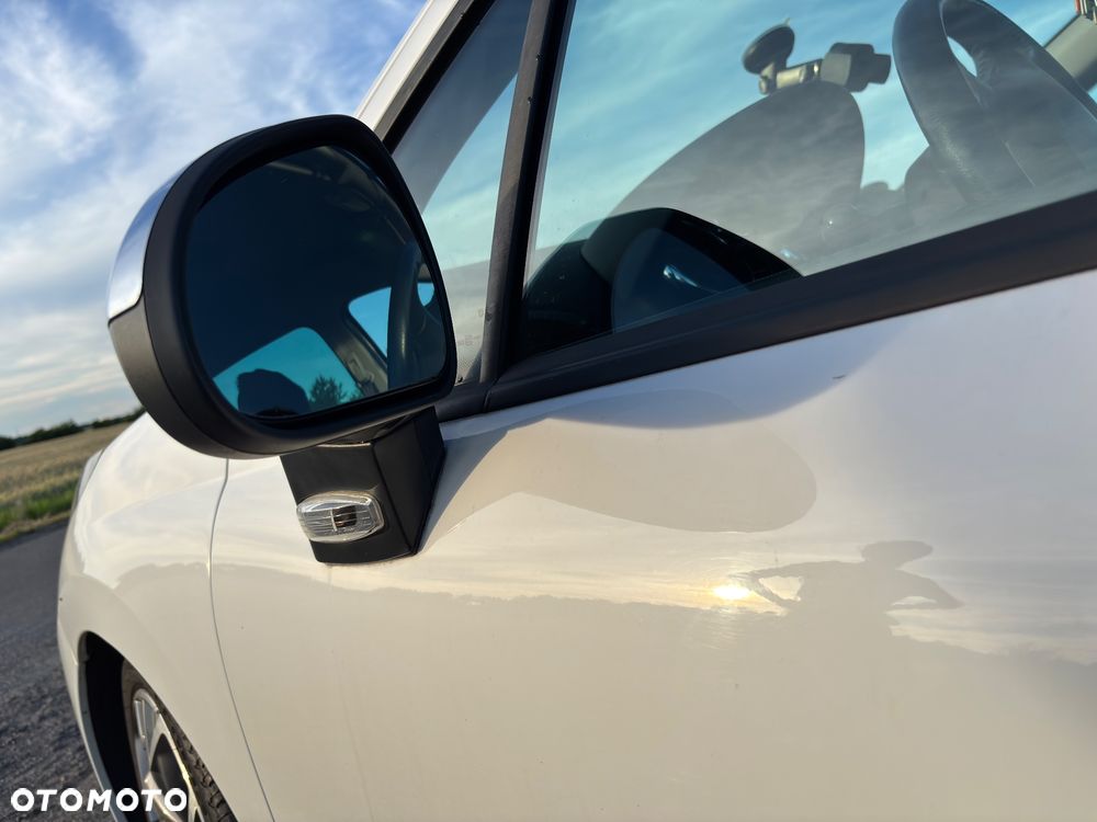 Peugeot 207 - 17