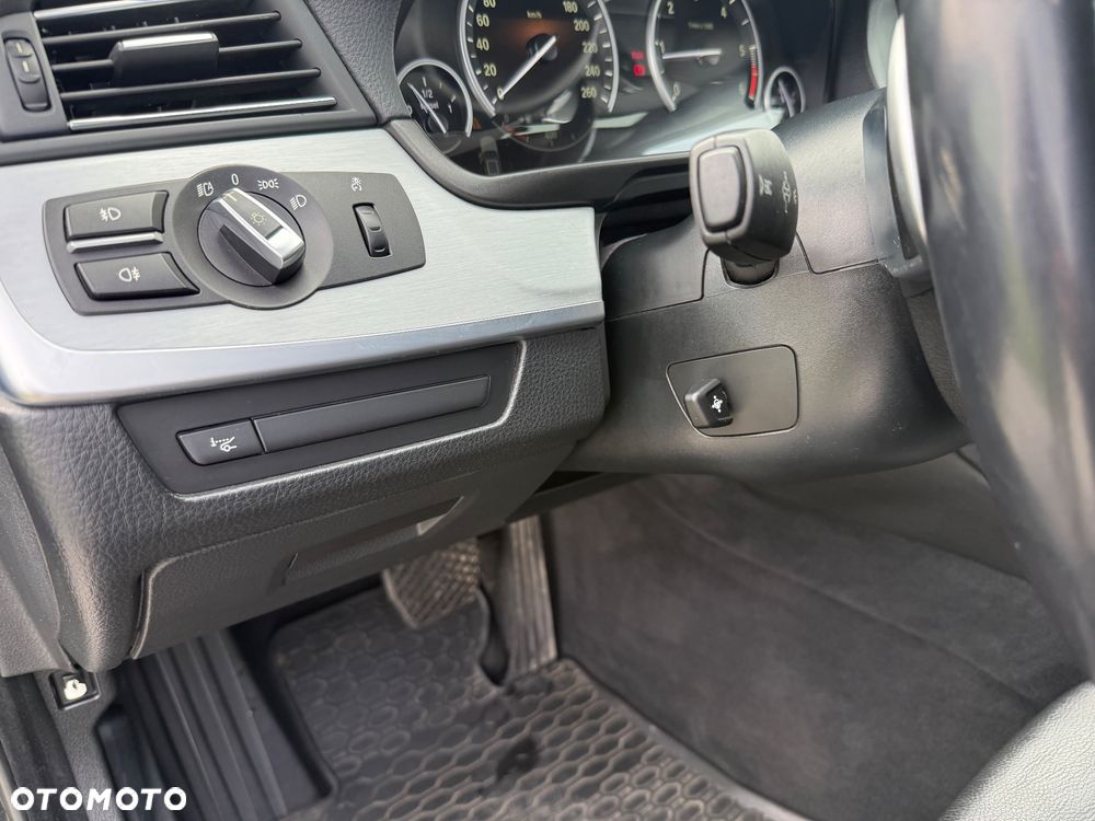 BMW Seria 5 525d Sport-Aut Luxury Line - 11