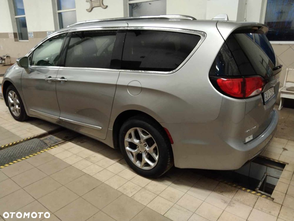 Chrysler Pacifica - 4