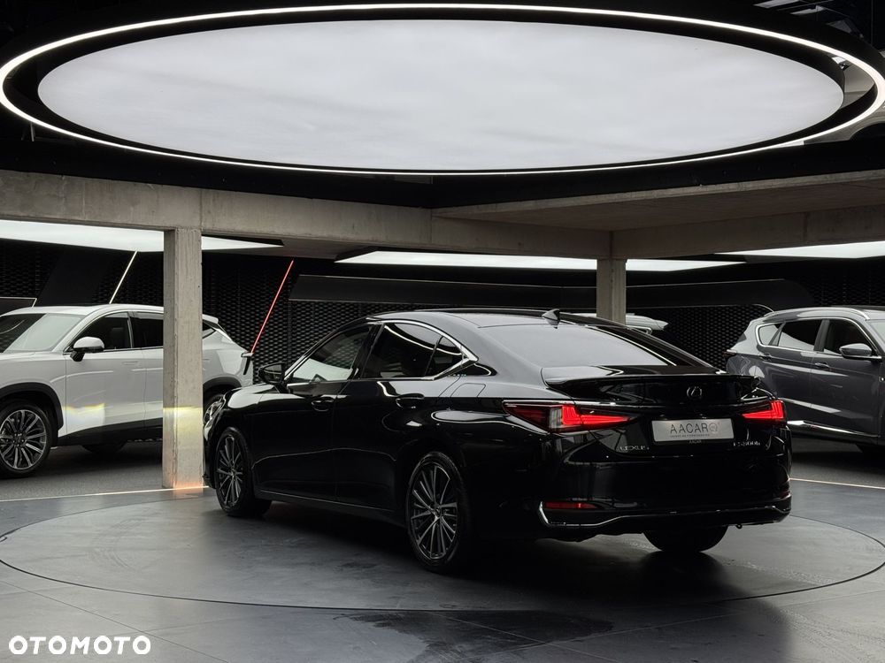 Lexus ES 300h Business Edition - 4