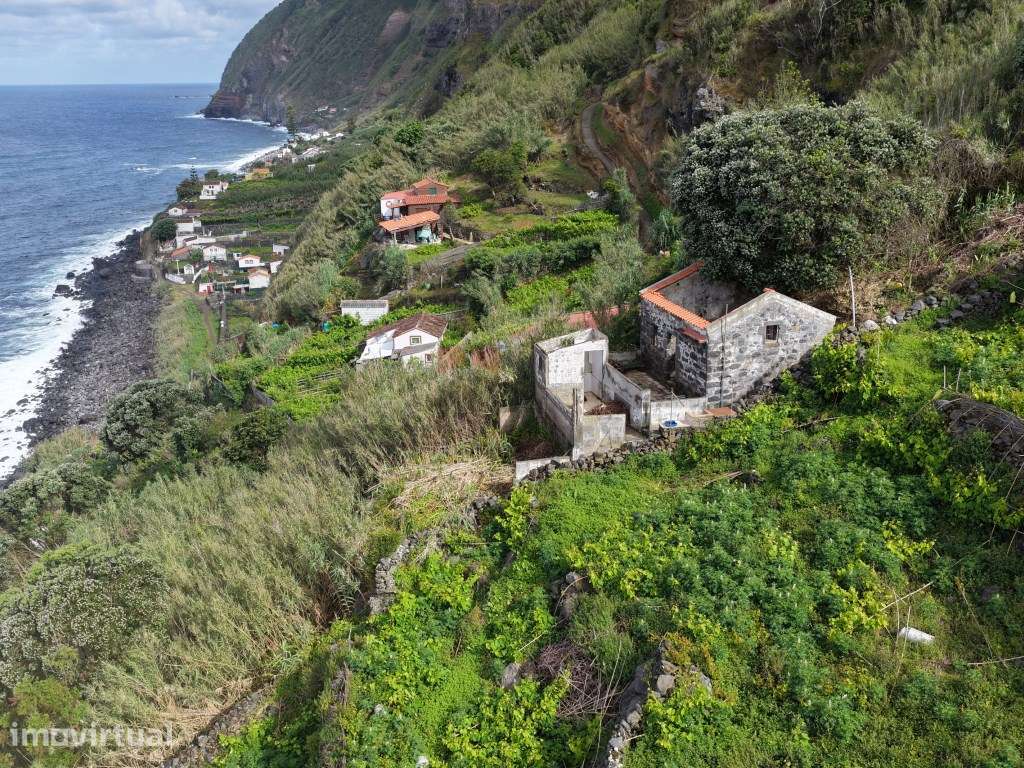 Terreno com Ruína e Acesso Direto ao Mar na Exclusiva Rocha da Relva - Grande imagem: 3/26