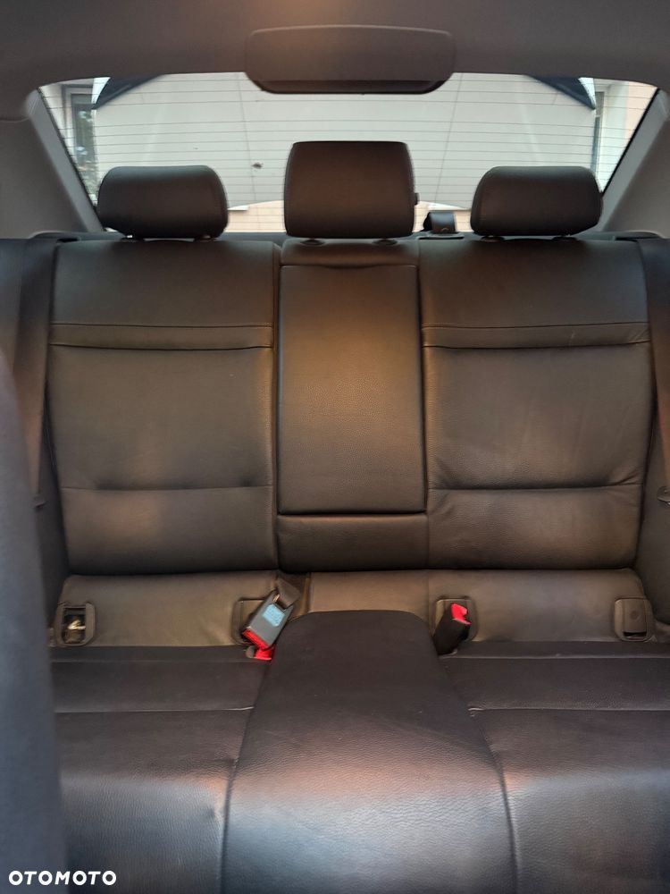 BMW Seria 3 318i - 23