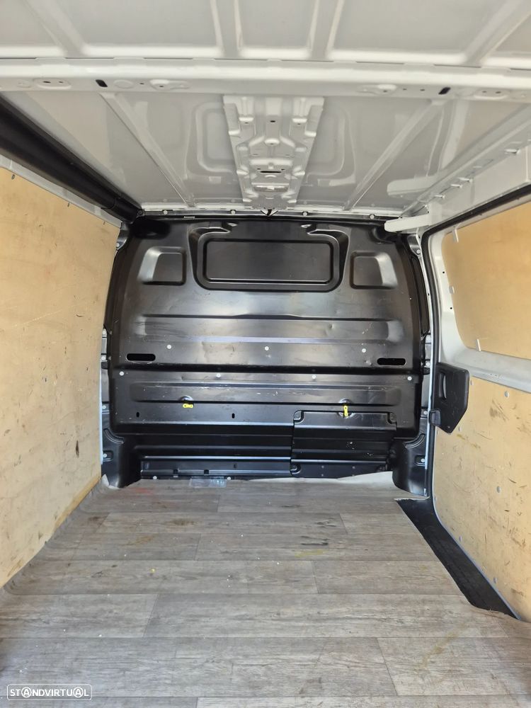 Opel Vivarro-E - 11