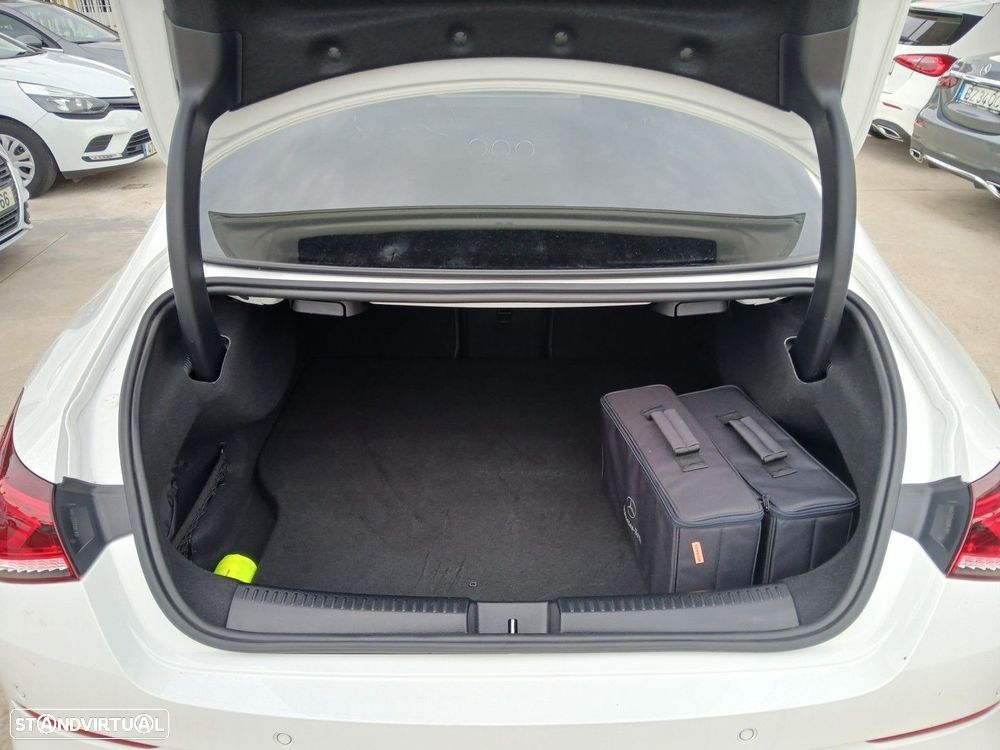 Mercedes-Benz CLA 250 e 8G-DCT - 11