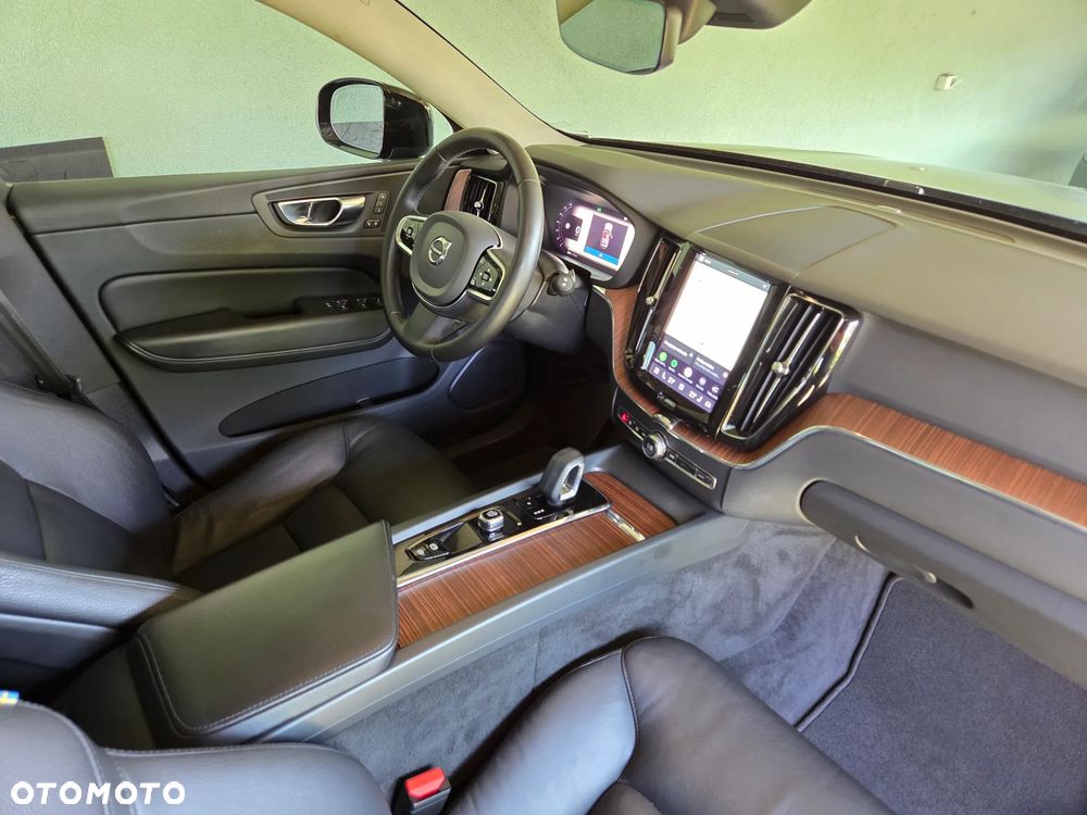 Volvo XC 60 B5 B AWD Plus Dark - 11