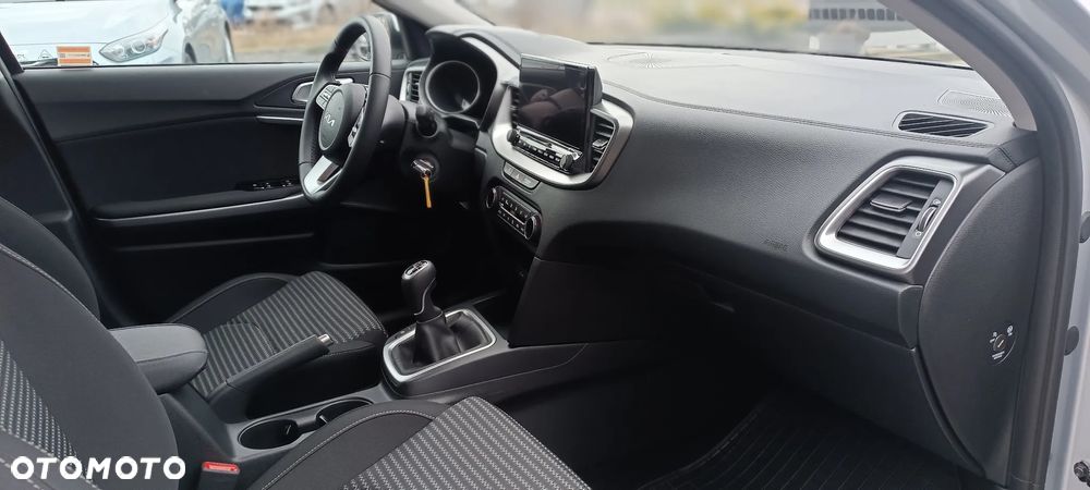Kia Ceed 1.5 T-GDI M - 10