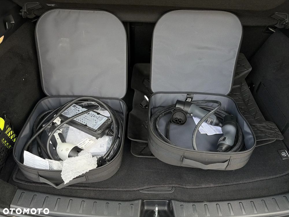 Mercedes-Benz EQA 300 66.5kWh 4-Matic AMG Line - 29