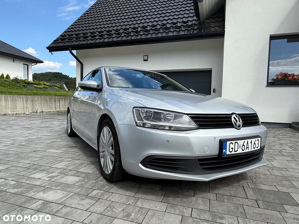 Volkswagen Jetta - 4