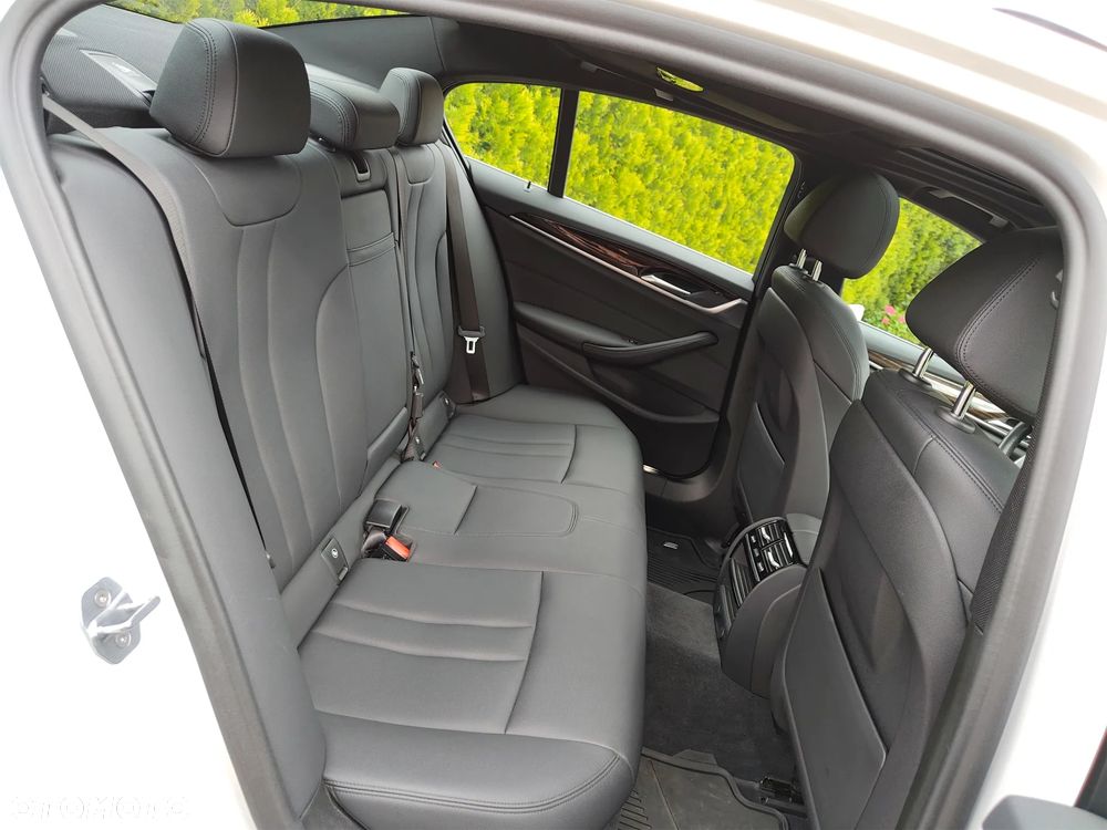 BMW Seria 5 530i mHEV Luxury Line sport - 24