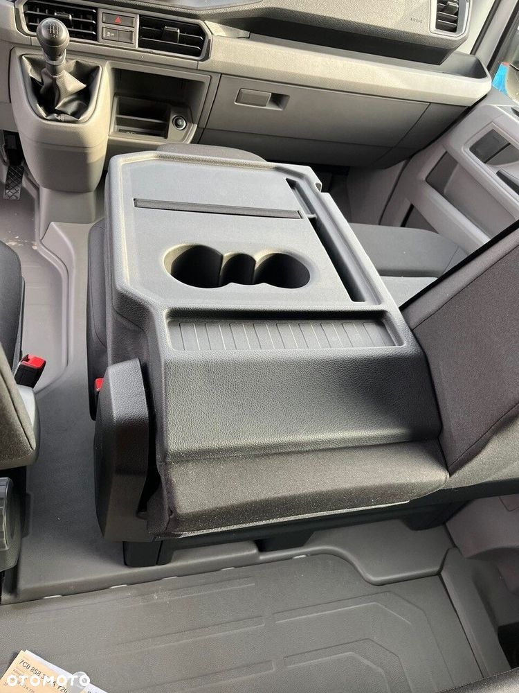 Volkswagen Crafter 35 Skrzyniowy z podwójną kabiną silnik: 2,0 l EU6 SCR 140 KM / skrzynia biegów: Przedni napęd manualna 6-biegowa rozstaw osi: 4490 mm - 18