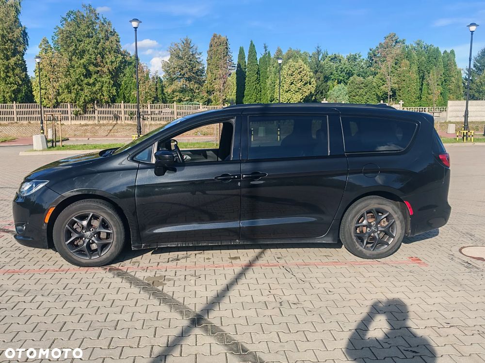 Chrysler Pacifica - 8