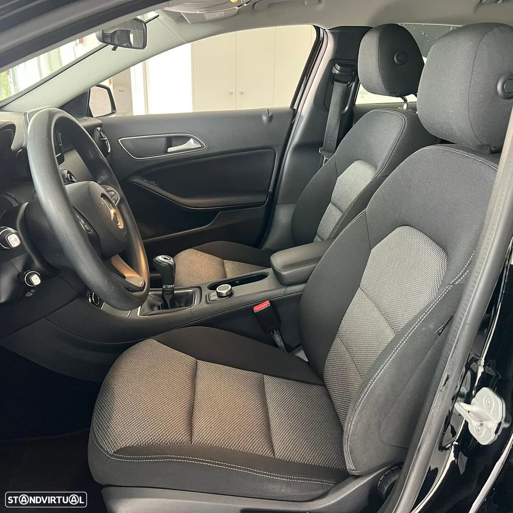 Mercedes-Benz GLA 180 d - 9