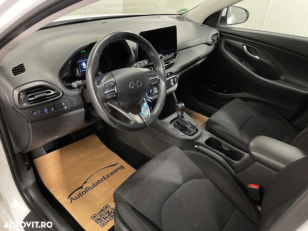 Hyundai i30 1.6 CRDI 48V-Hybrid DCT Trend - 6