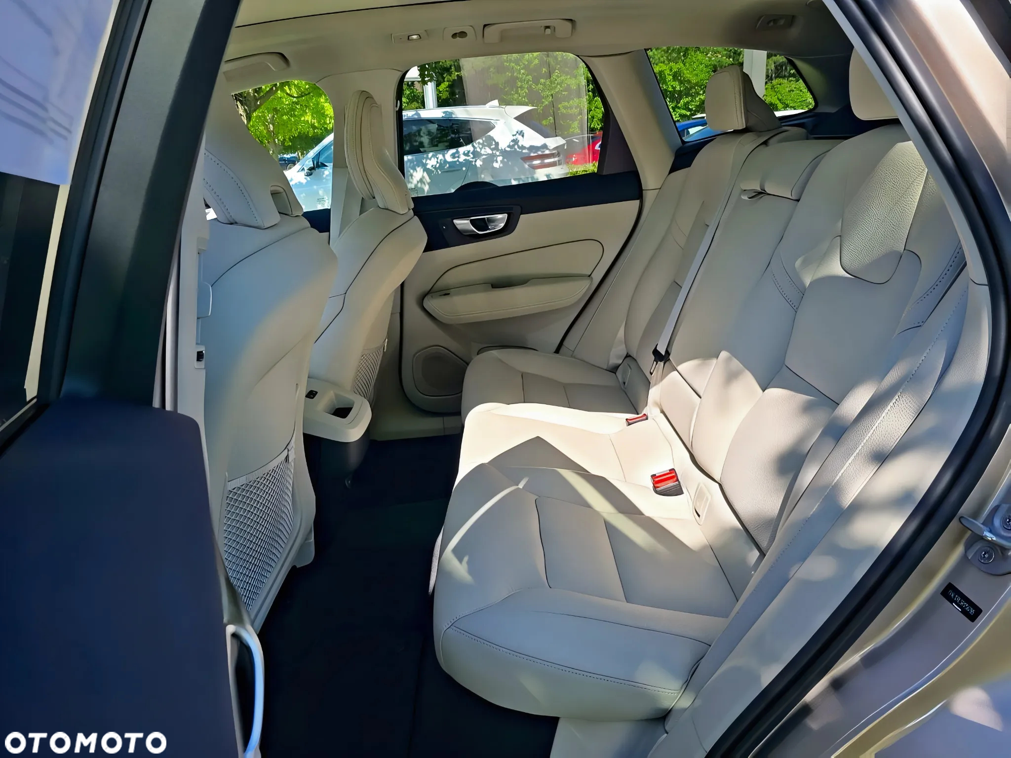 Volvo XC 60 B5 B AWD Plus Dark - 9